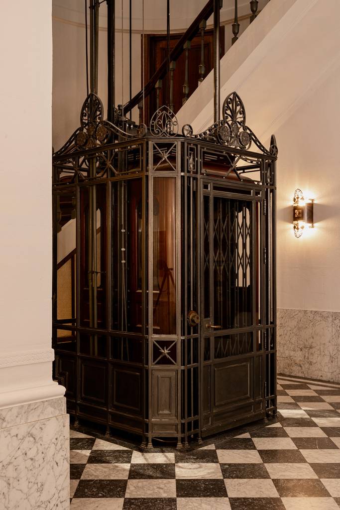 De Gulden Poorte Antwerp - Elevator
