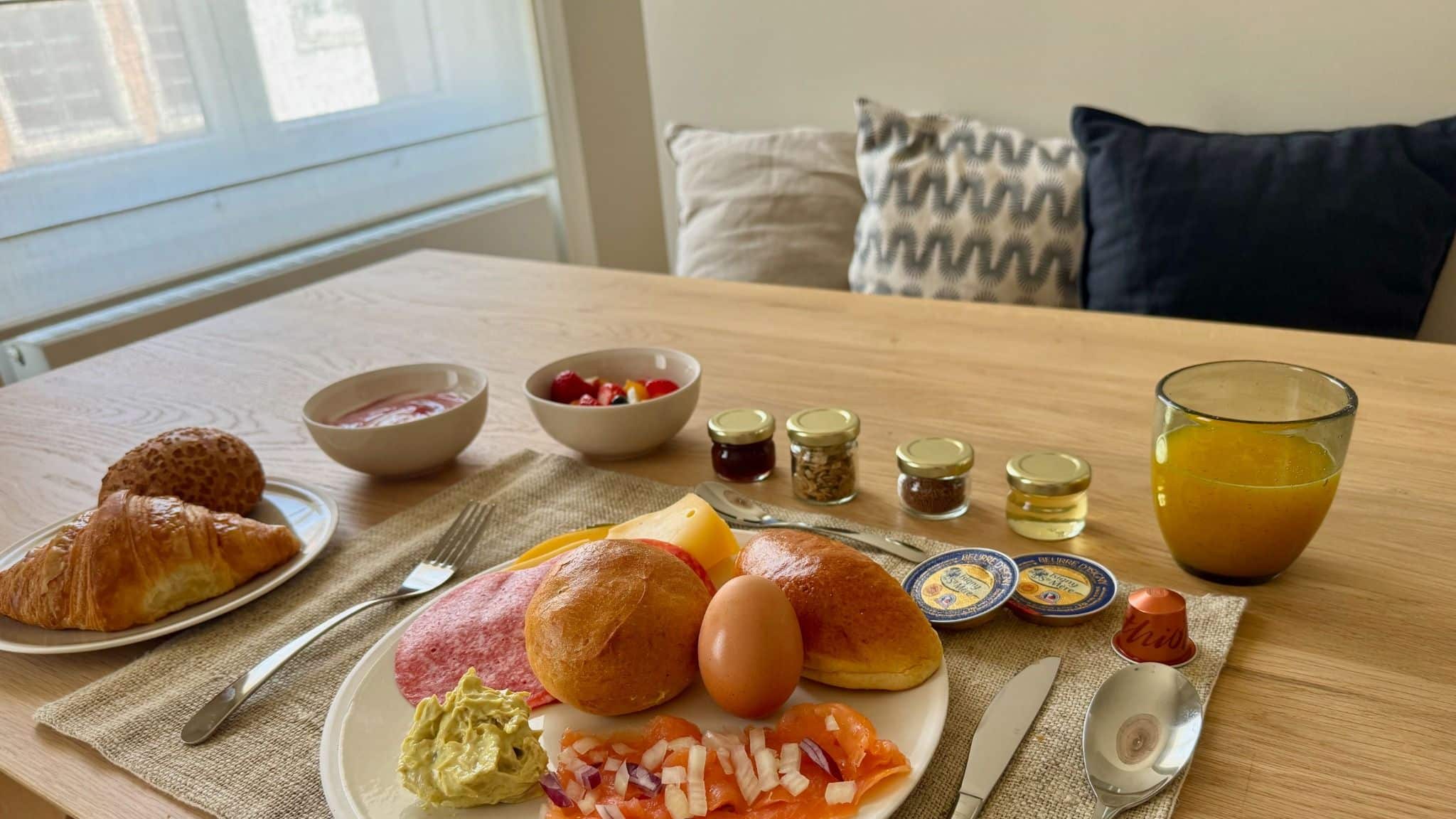 Breakfast Service - De Gulden Poorte Hotel
